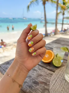 Citrus slice nails