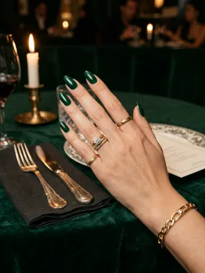 Emerald green nails