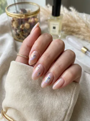 Iridescent ghost nails