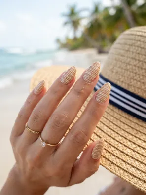 Straw hat stripe nails