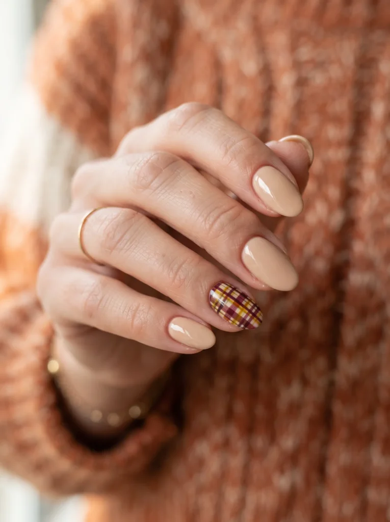 Plaid print accent nail
